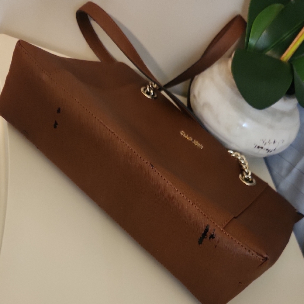 Calvin Klein Tan Leather Shoulder Bag - Picture 9 of 11